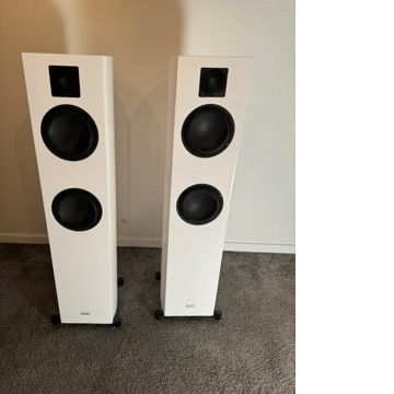 Gauder Akustik Vescova Black Edition speakers in white