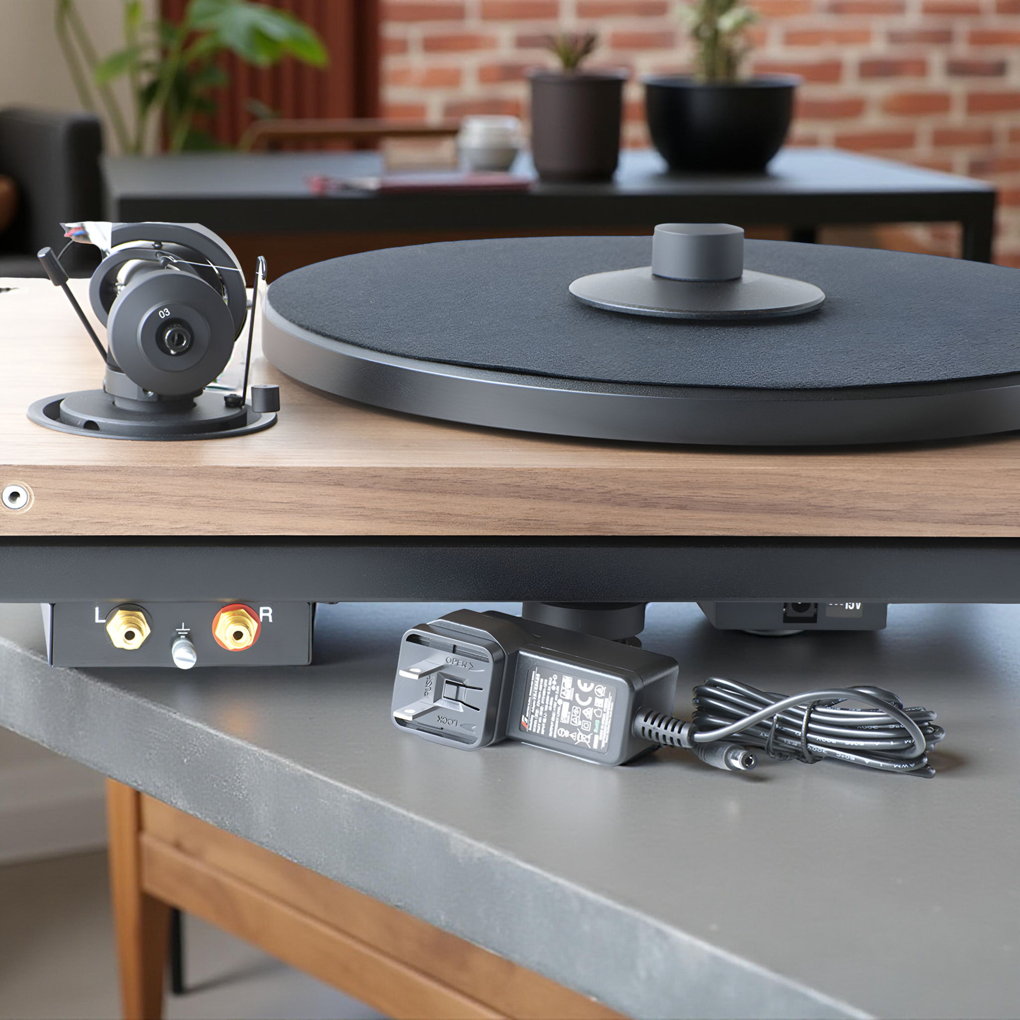Music Hall MMF 5.3SE in Satin Walnut with Ortofon 2M Blue 6