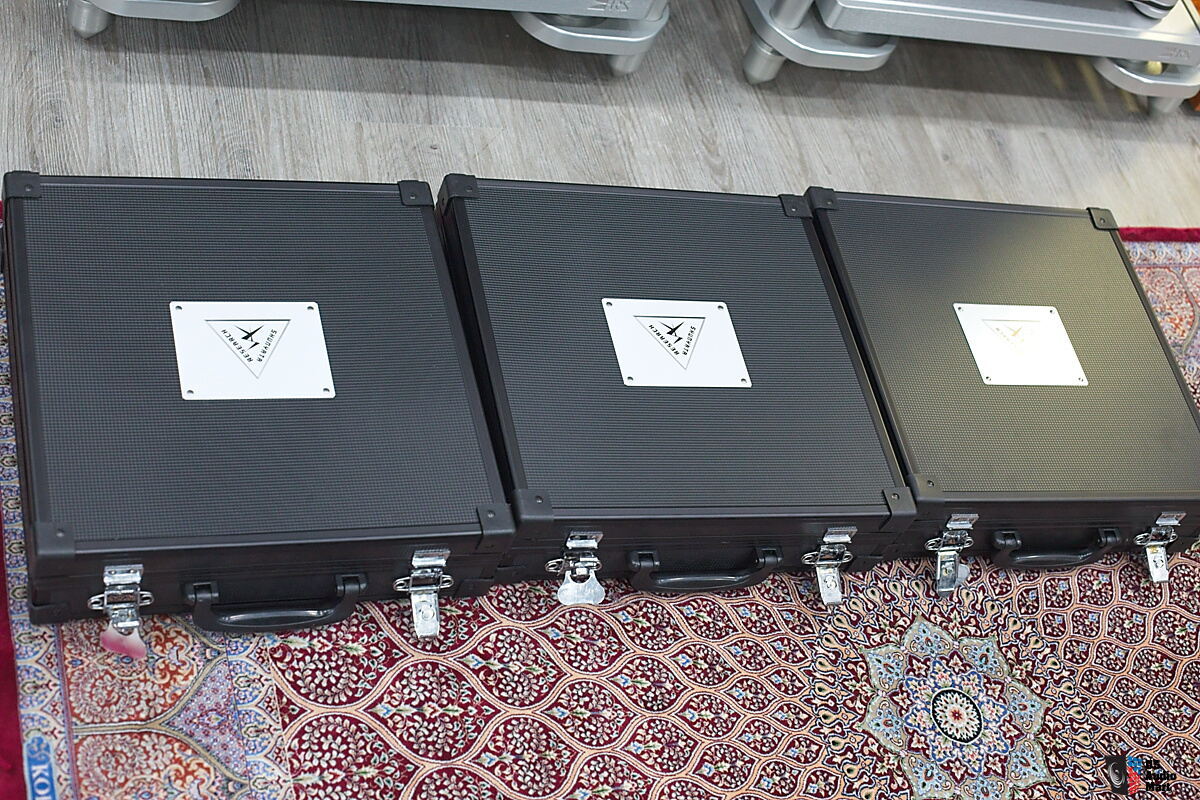 Shunyata  Omega QR-s 15 amp, 2.5m power cords 3