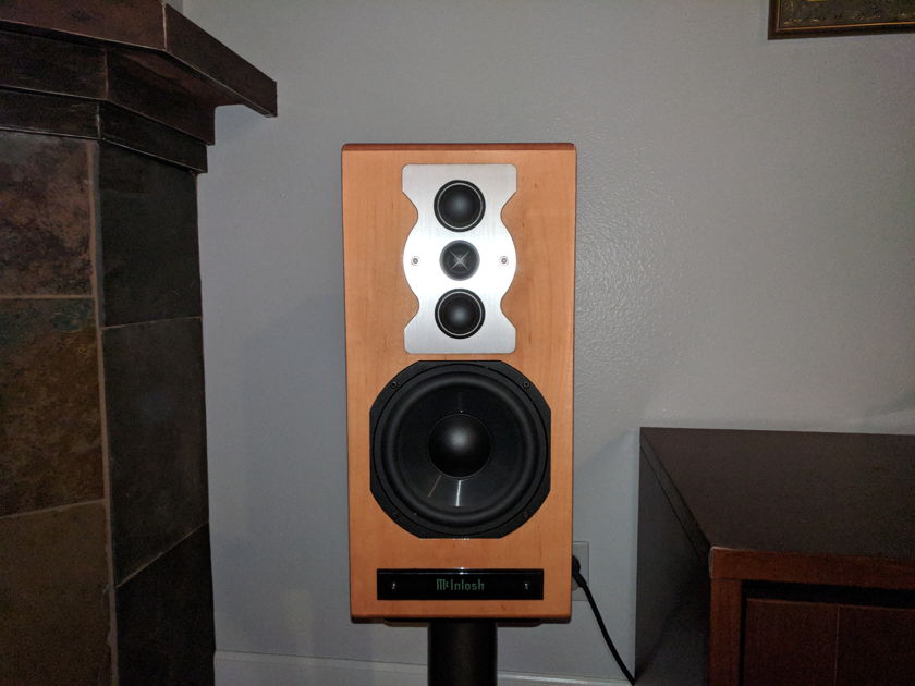 McIntosh XR50 2-way Speakers Maple