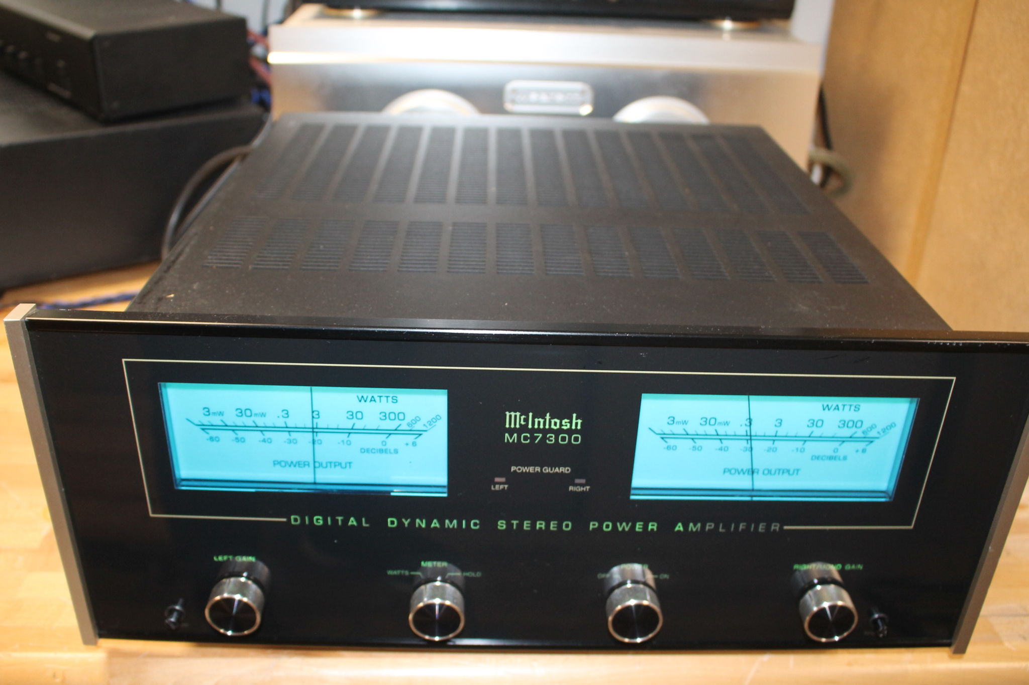 McIntosh MC7300 (MC-7300) Digital Dynamic Stereo Power ...