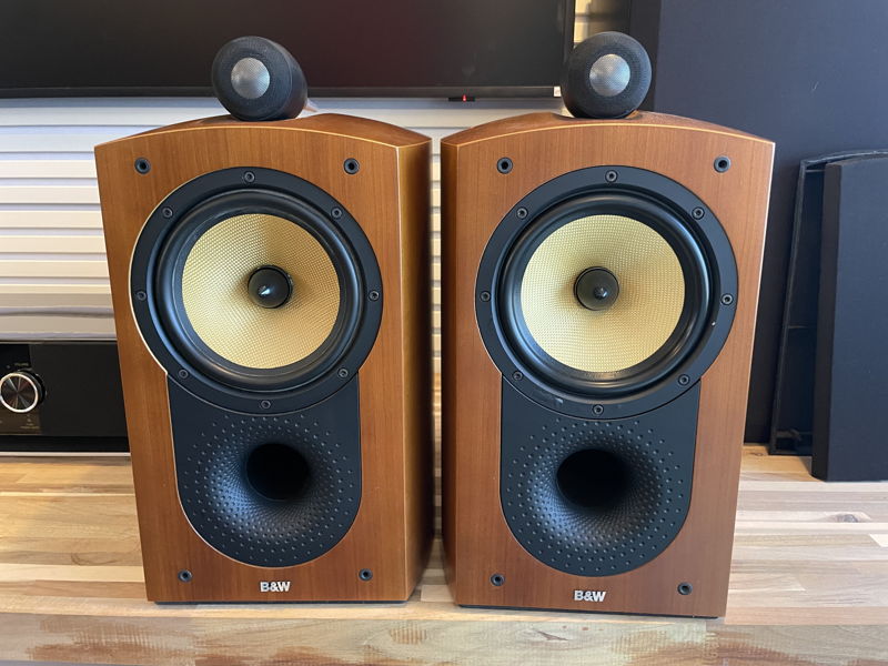 B&W Bowers & Wilkins Nautilus 805 ペア B&W Nautilus 805 Loudspeakers Reviewed - HomeTheaterReview