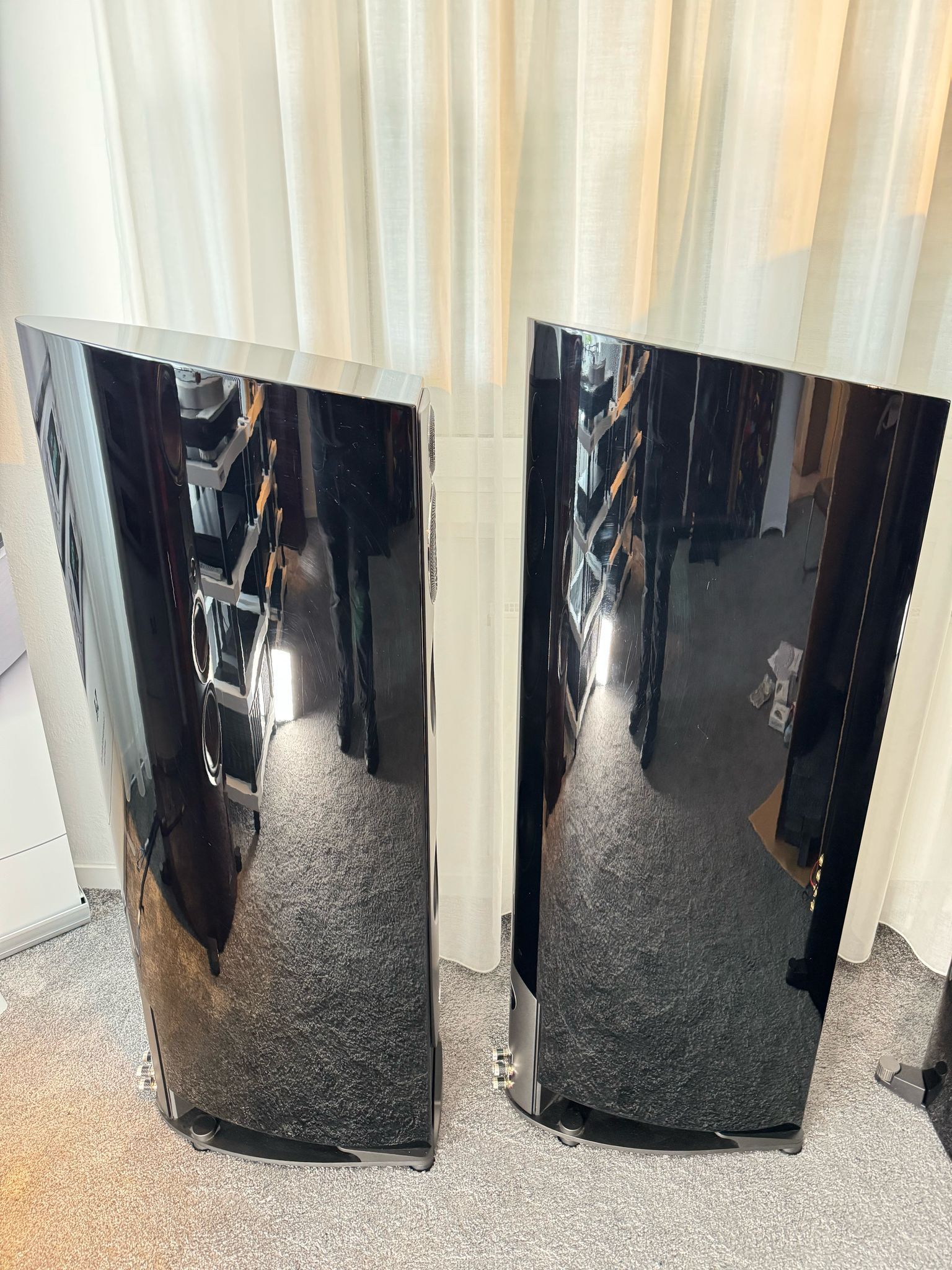 Paradigm Persona 7F speakers in black gloss 4