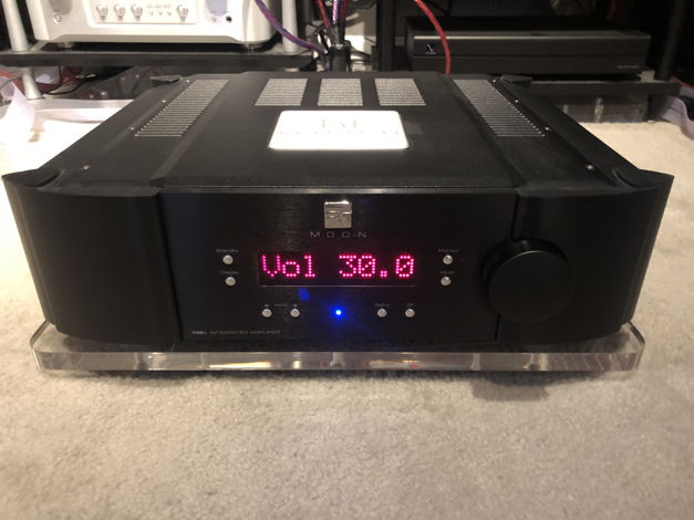 Simaudio MOON 700i Integrated Amplifier demo save $$$$$