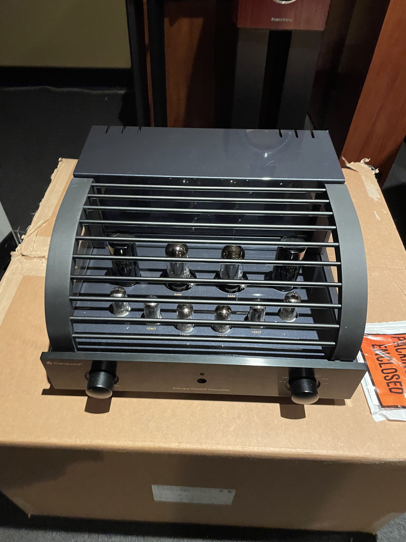 PrimaLuna Dialogue premium preamplifier 3