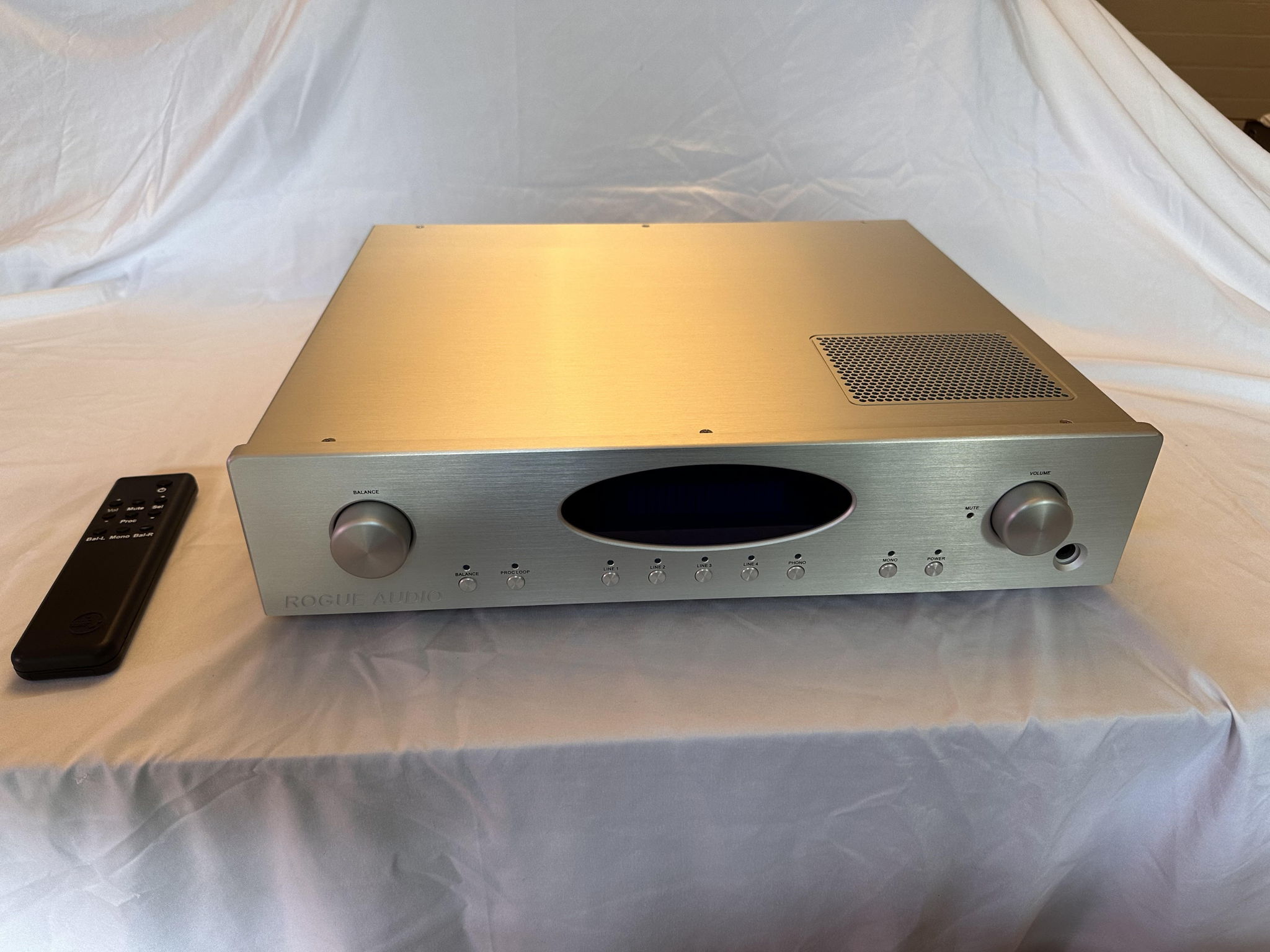 Rogue RP-5 Preamplifier with RCA Cleartops (MM, MC)