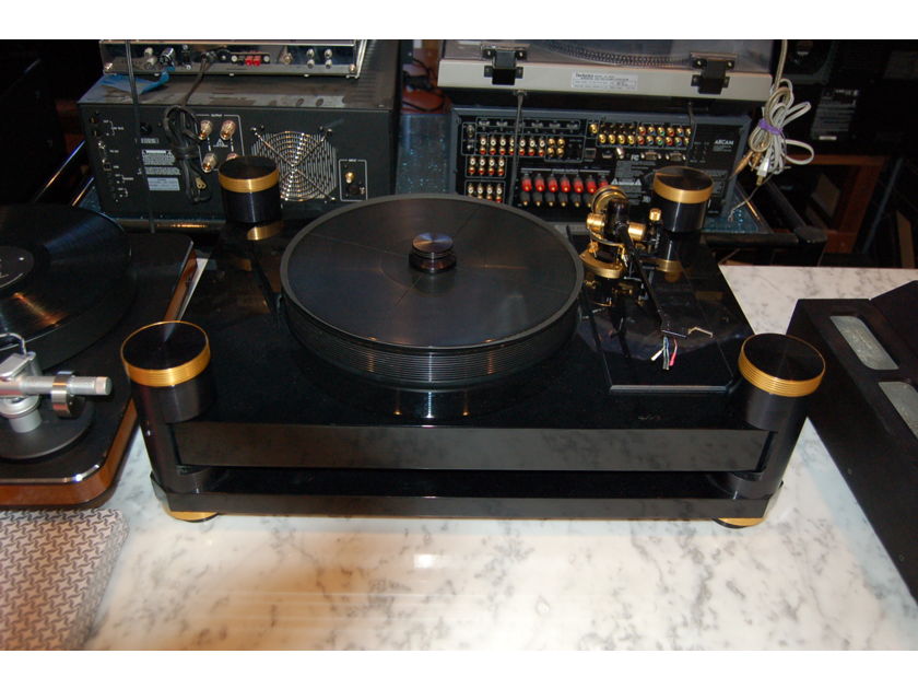 Basis Audio Debut Gold Standard Vacuum turntable