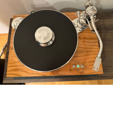 Pro-Ject Signature 10 turntable in olive from 2021