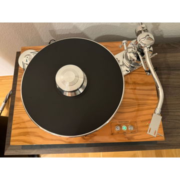 Pro-Ject Signature 10 turntable in olive from 2021