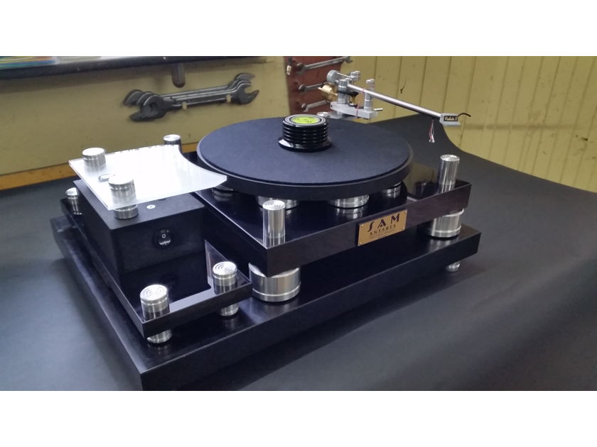 SAM (Small Audio Manufacture) Antares Turntable with SAM Tonearm