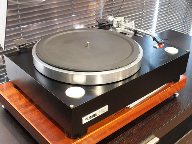 Yamaha GT-750 Turntable (w/AT 120 MM Cartridge): EXCELL...