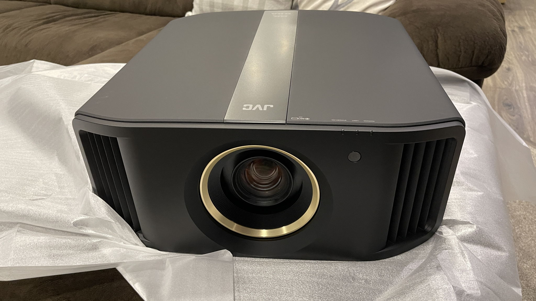 JVC DLA-RS2100 8K-e-shift Laser Home Theater Projector ... 2