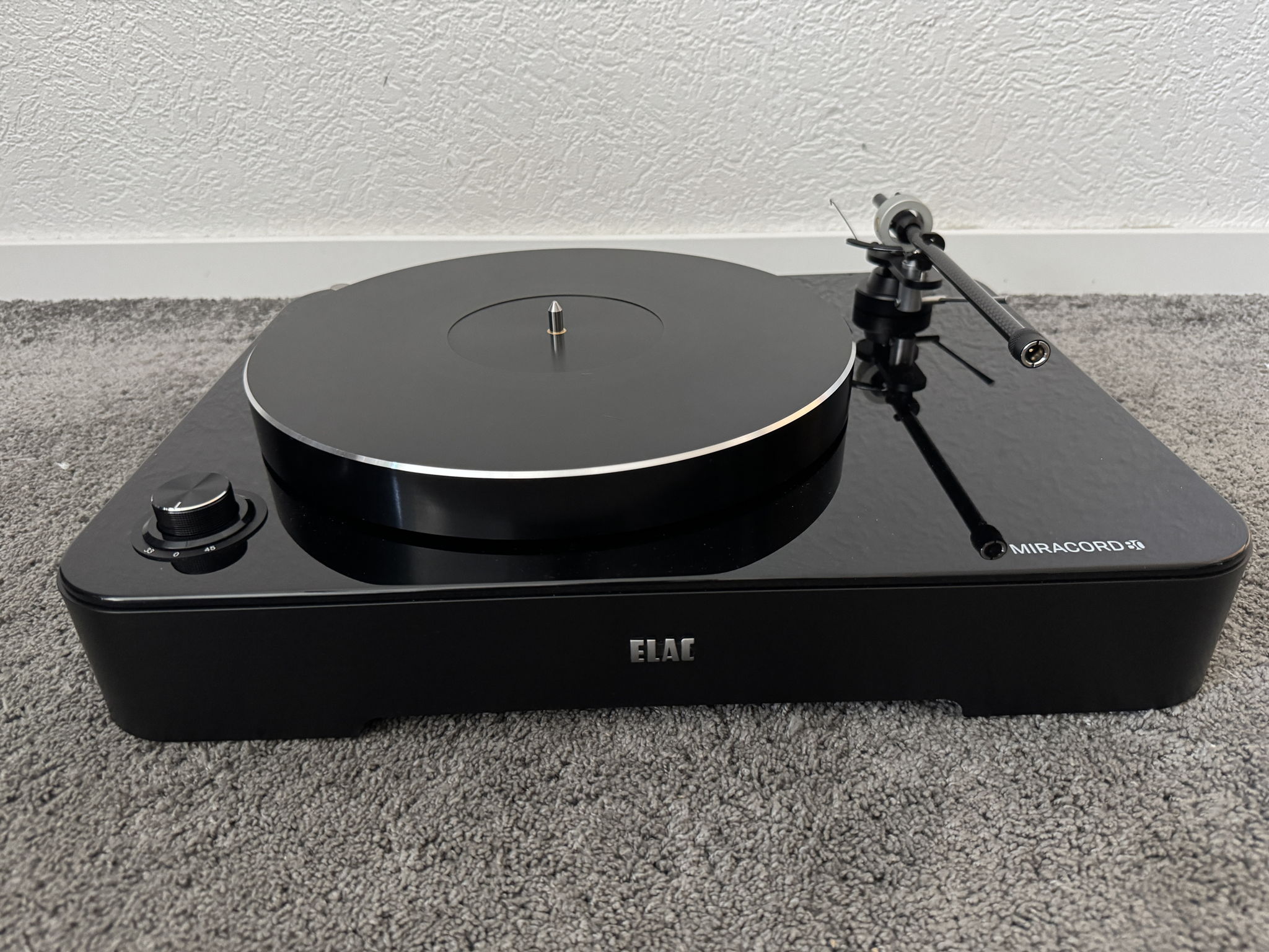 Elac Miracord 80 turntable in black with dust cover