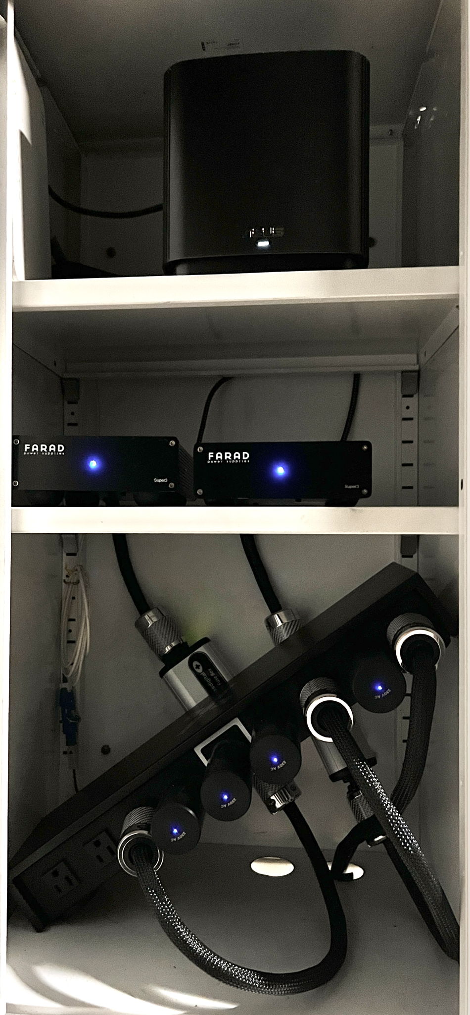 Ansus Mainz X distributor with quad bank of verifi audio puron conditioners, feeding the Swiss digital fuse boxes for farad super3 power supplies powering the modem and mother router on top shelf.