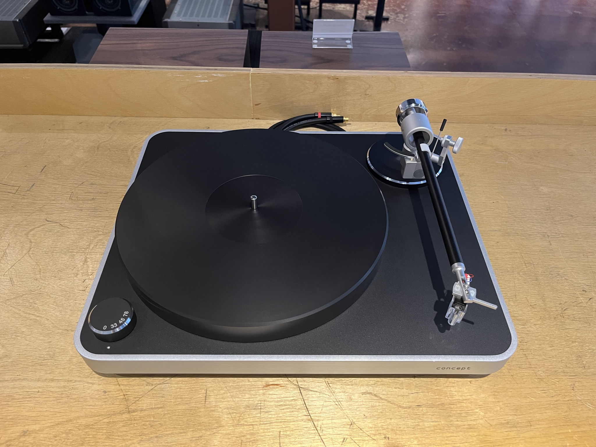 Clearaudio Concept Air Turntable w/ Satisfy Black Tonea... 3