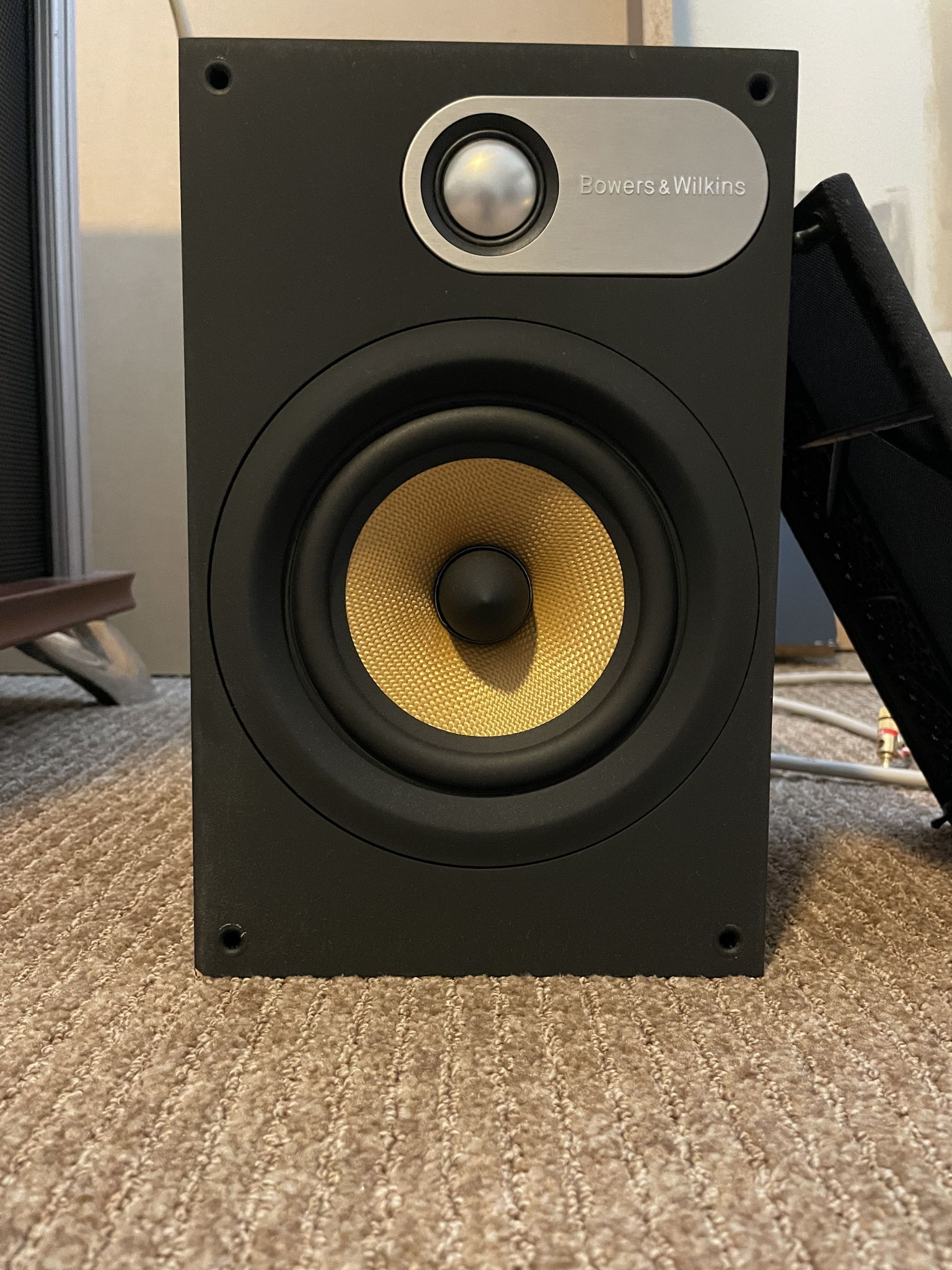 Bowers&Wilkins 686 B&W-