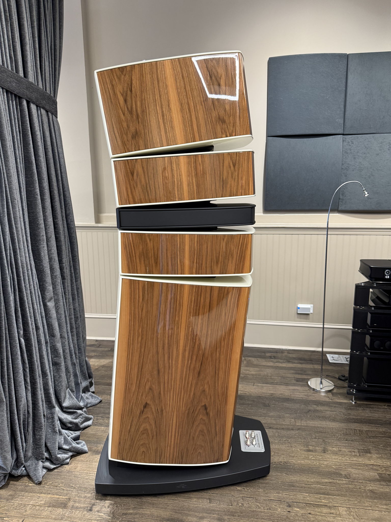 Focal - Grande Utopia EM EVO (Pair) - Natural Walnut Fi... 6