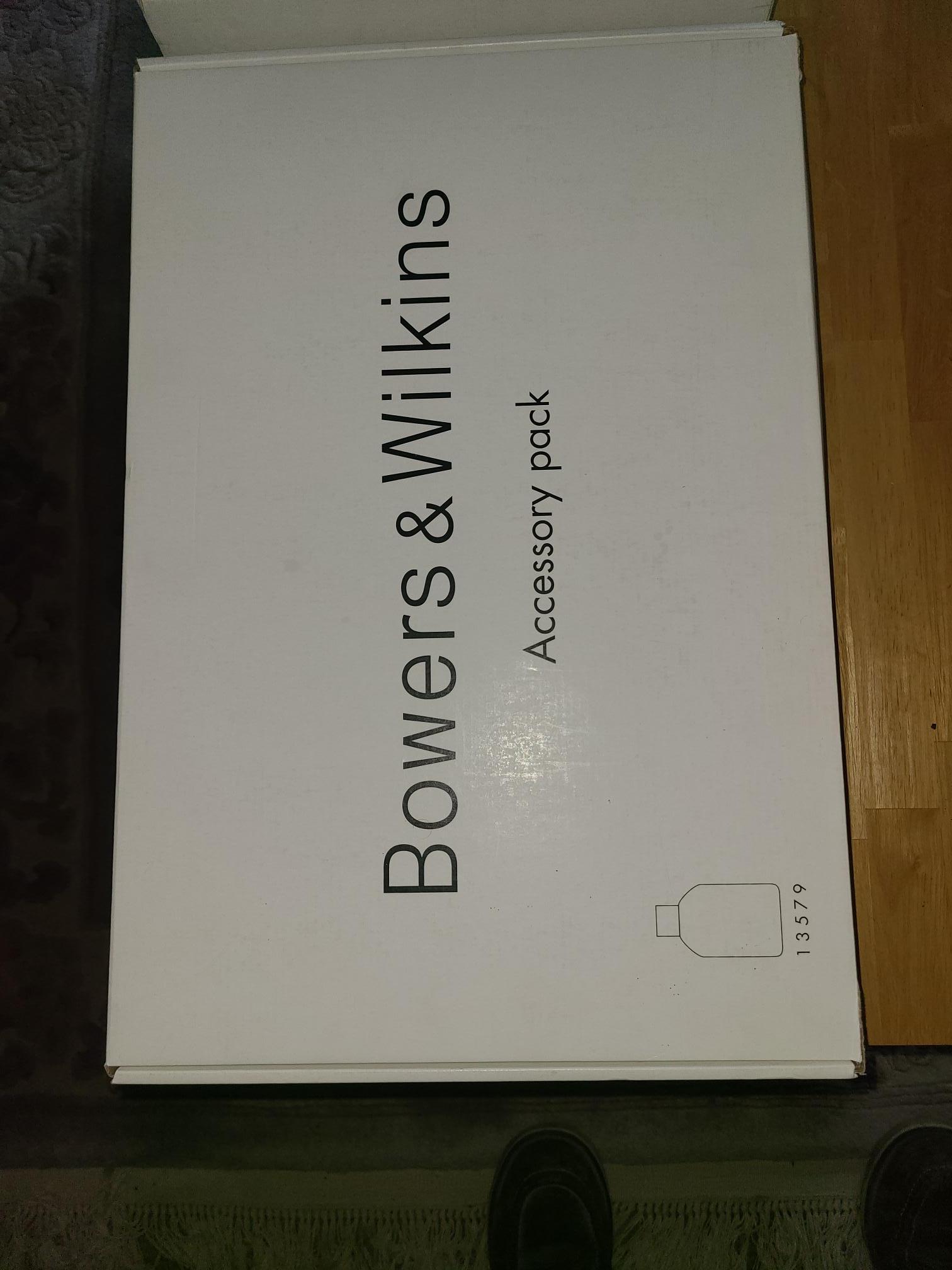 B&W (Bowers & Wilkins) Nautilus 800 13