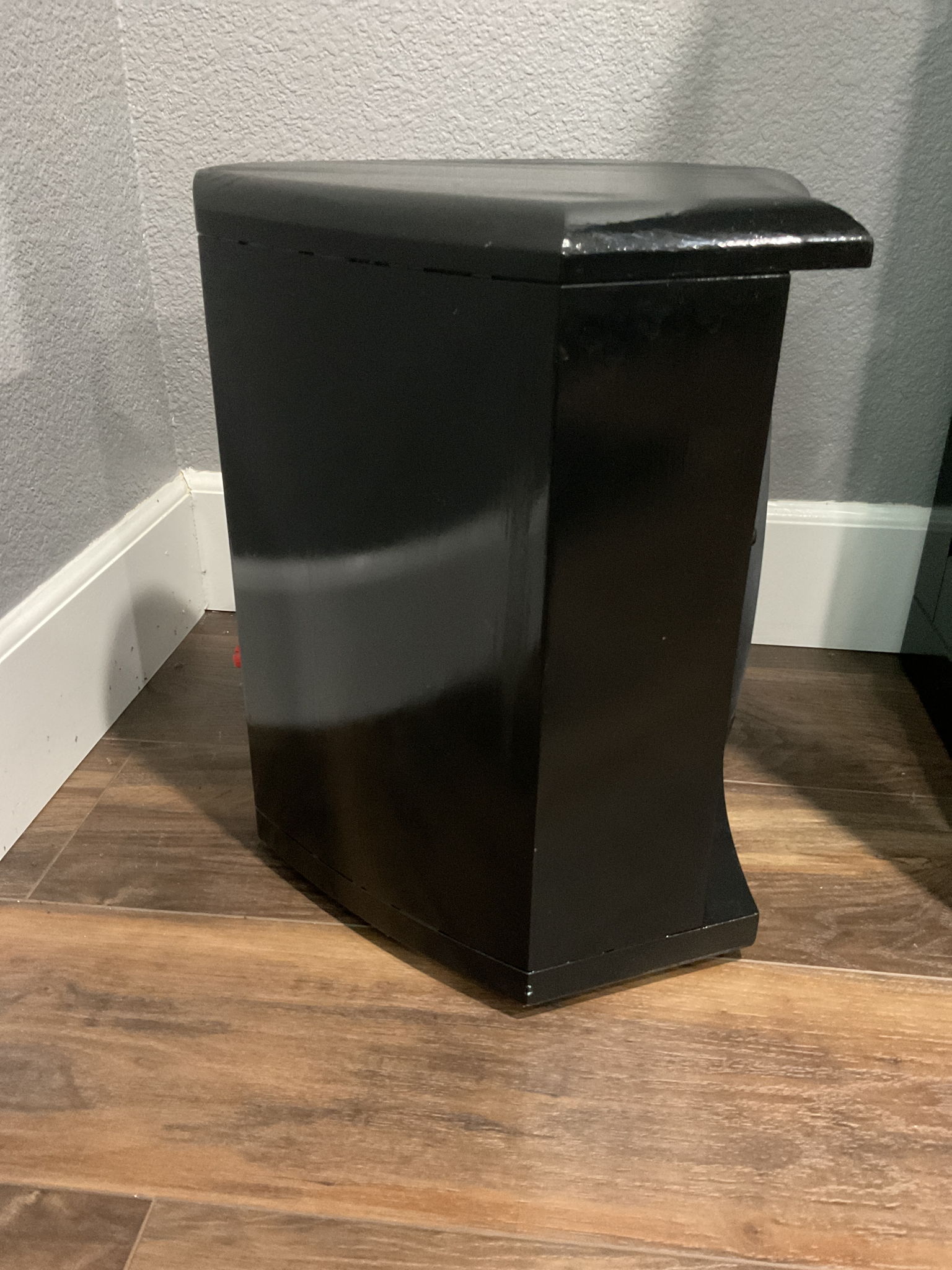 Martin Logan Grotto subwoofer 4