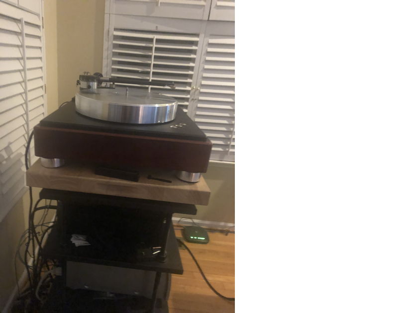 VPI Industries HW-40 Direct Drive with Dynavector 17 D3 Cartridge.  Excellent condition. Pickup only. Hartland Mi.