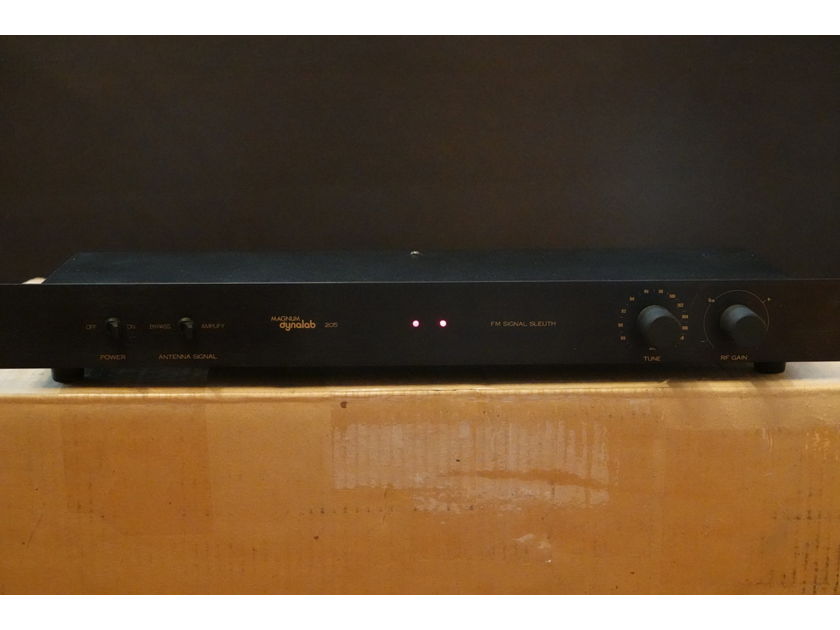 Magnum Dynalab MD 205 Signal Sleuth FM Amplifier