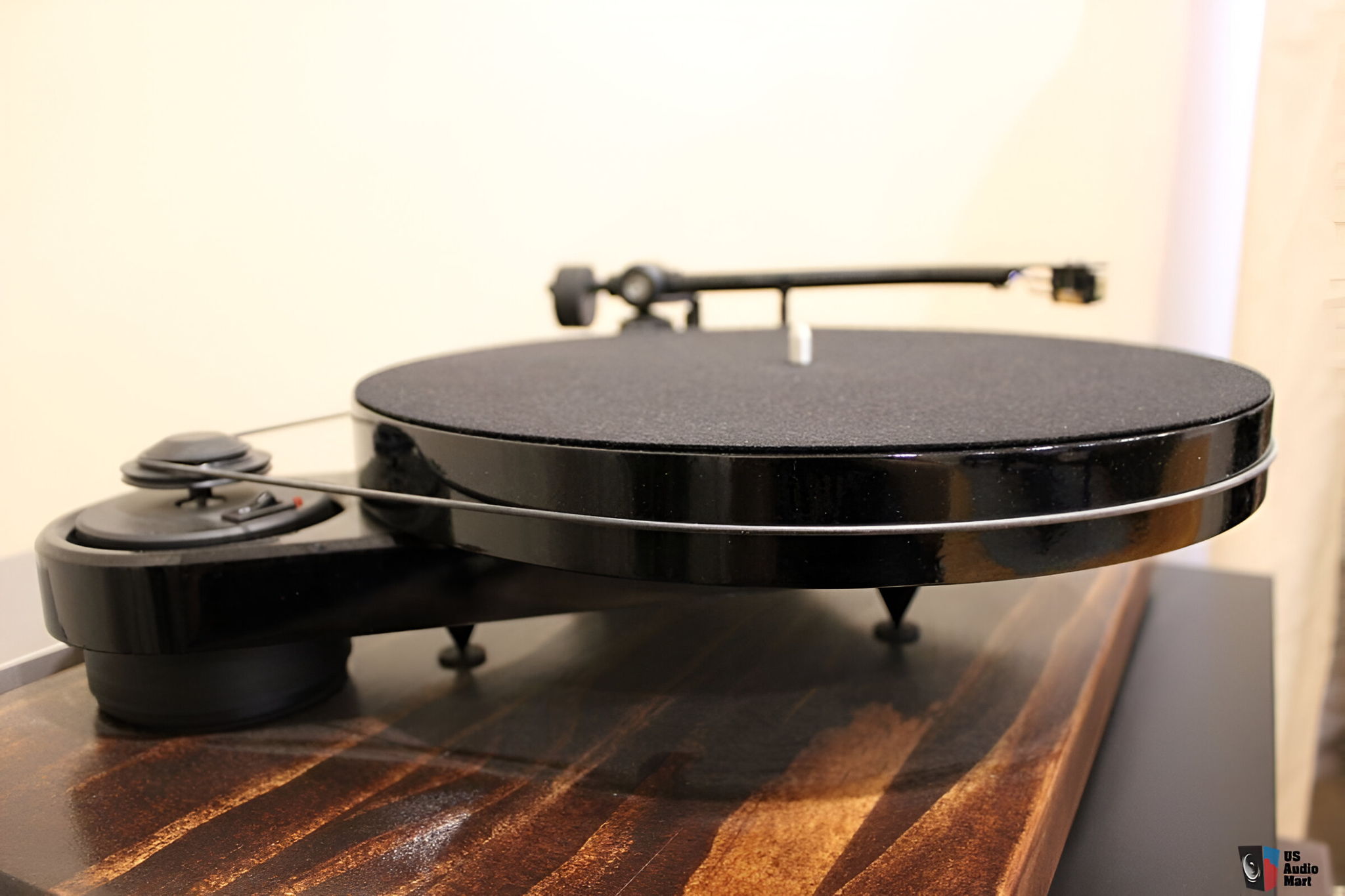 Pro-Ject RPM-1 "Carbon" Turntable - Gloss Black, Sumiko...