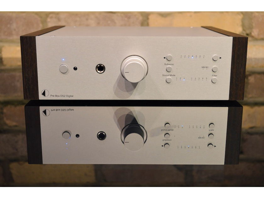 Pro-Ject Audio Systems Pre Box DS2 Digital - Silver with Eucalyptus Side Panels