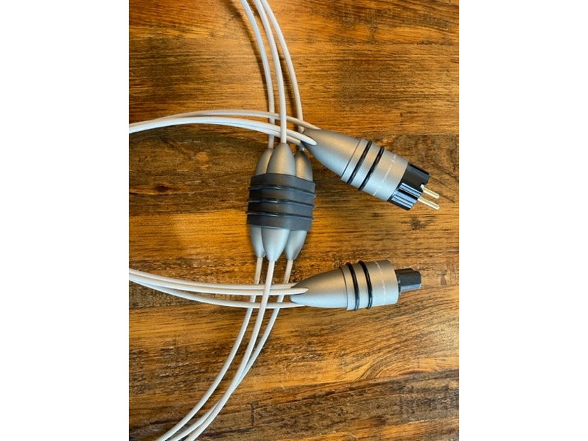 High Fidelity Cables  Schuko 2 meter Reveal  power cable