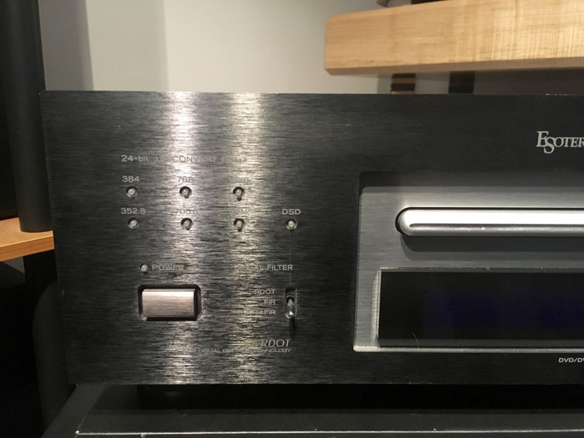 Esoteric DV-50 Universal Disc Player