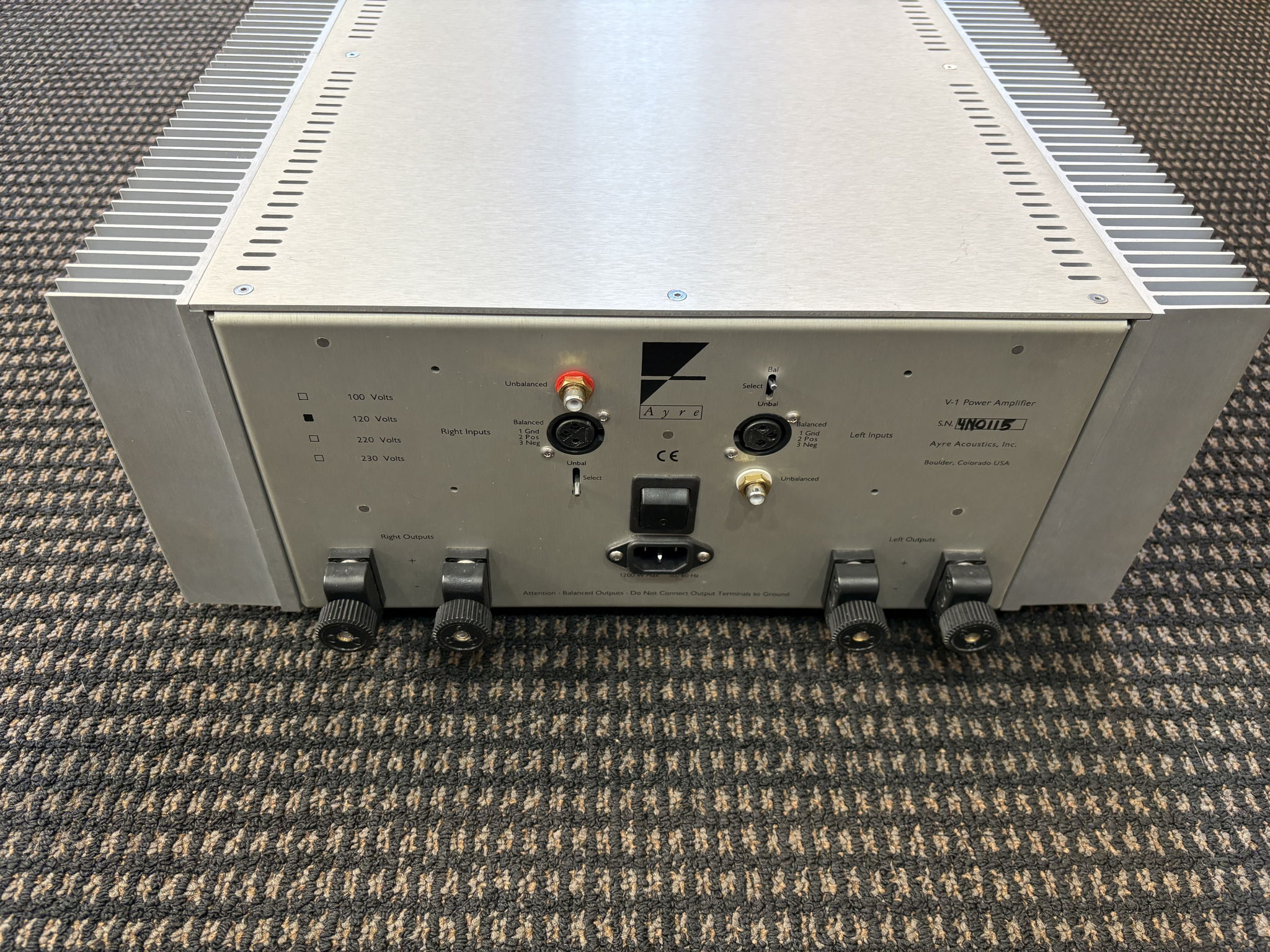 Ayre Acoustics V-1 in Silver 5