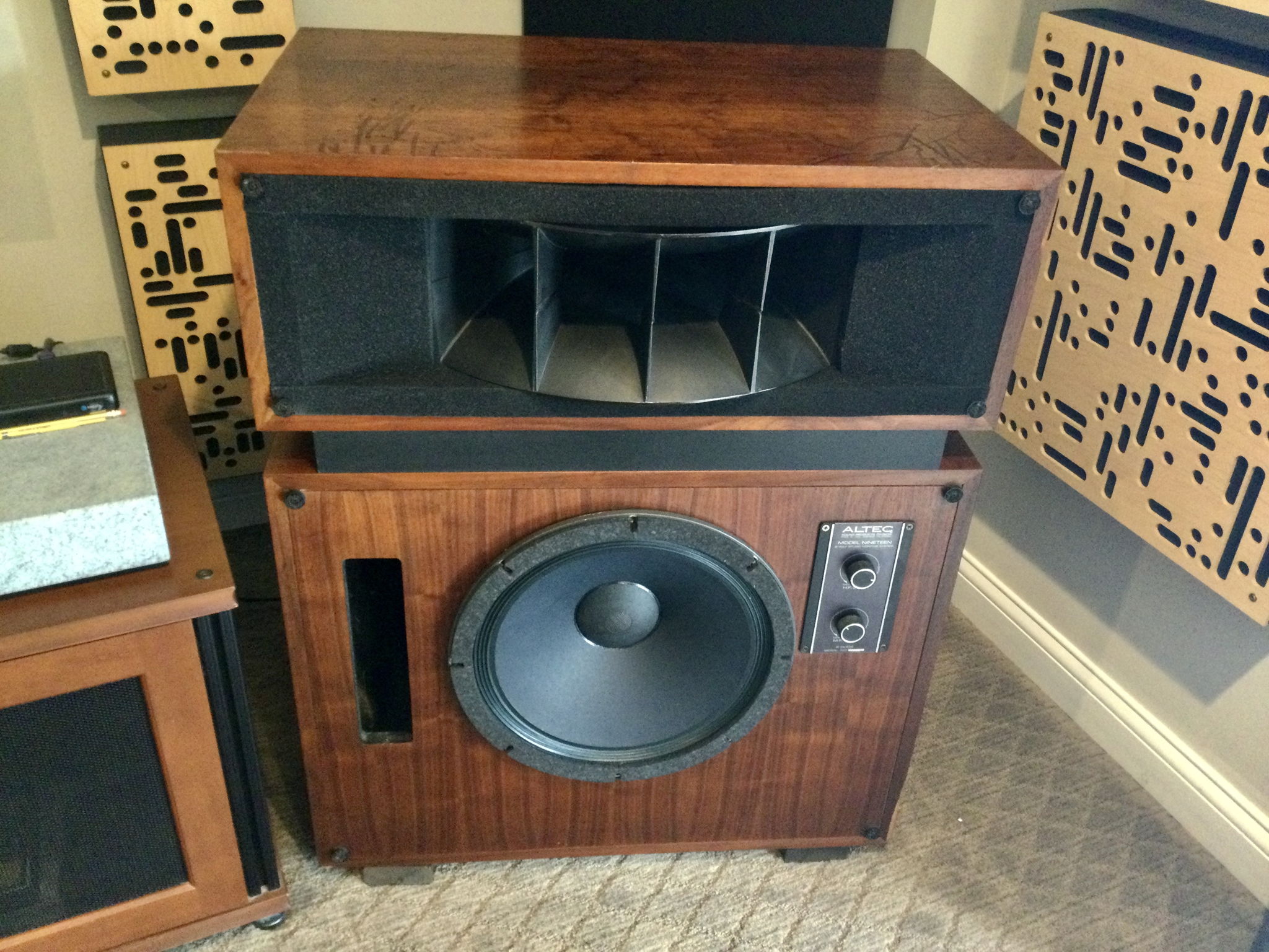 Altec Lansing Model 19