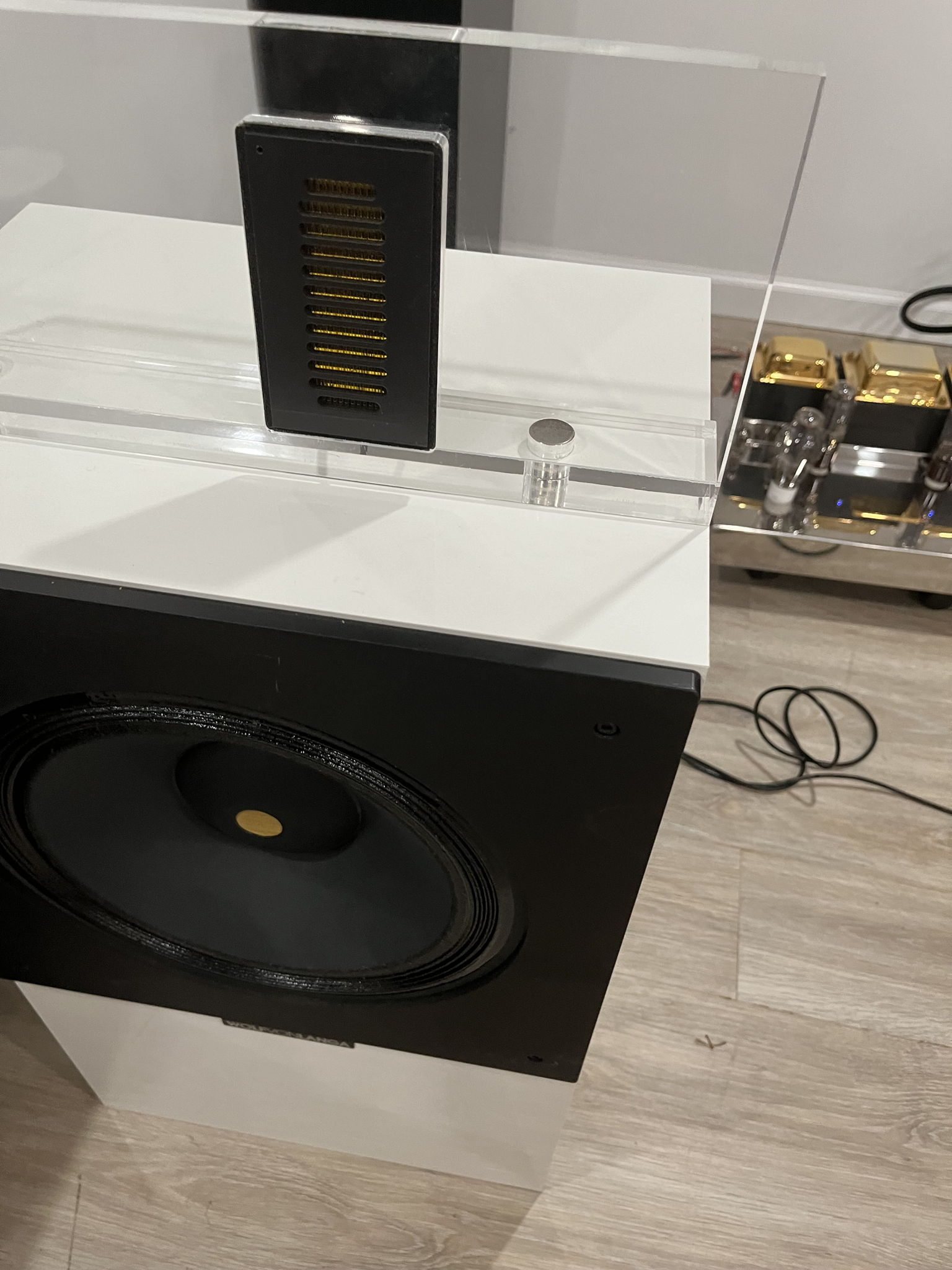 Wolf Von Langa Son 12639 loudspeaker system