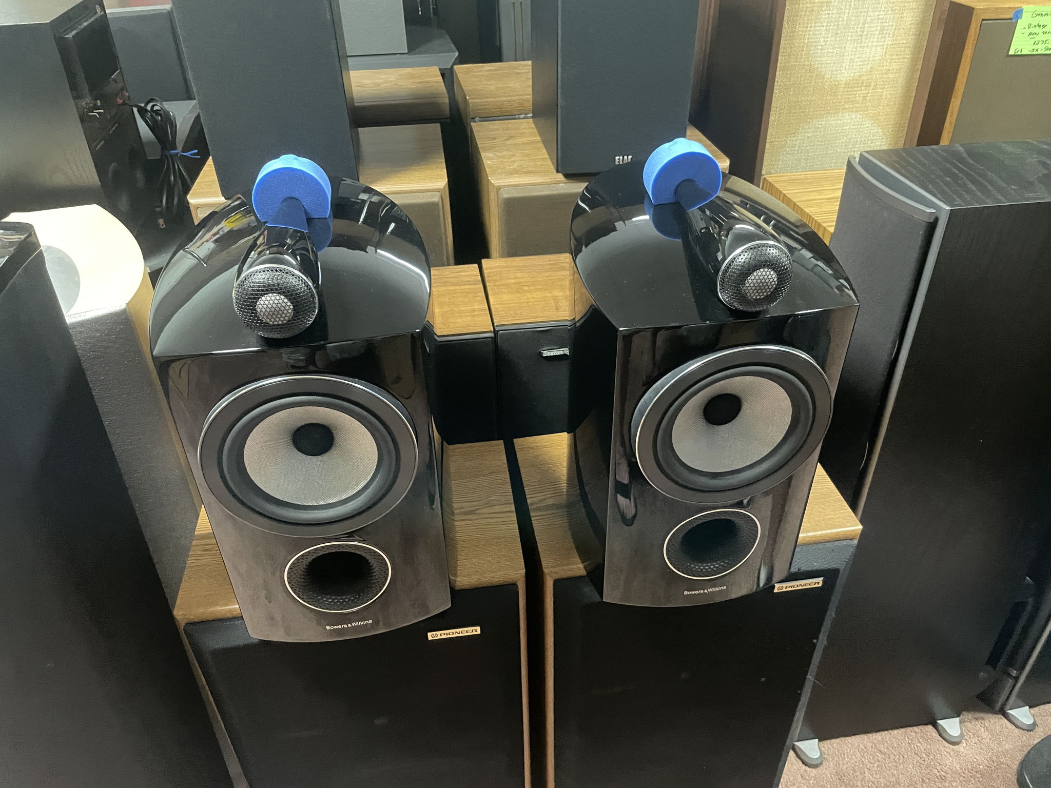 B&W (Bowers & Wilkins) 805 D3 in Gloss Black w stands, ...