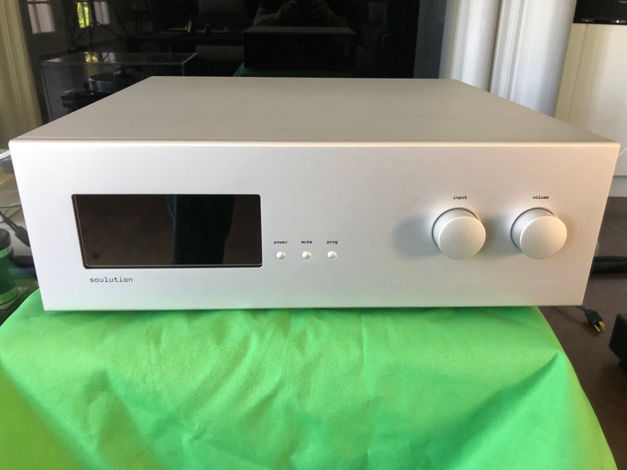 Soulution 720 Reference Preamp w/Phono Used 9 months an...