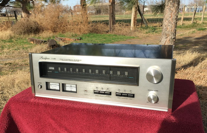 Accuphase T-101 FM Tuner,