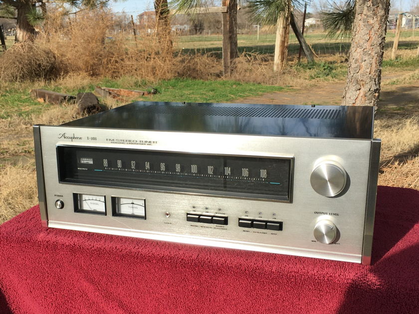 Accuphase T-101 FM Tuner,