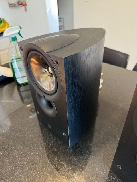 Kef iQ1 Bookshelves 9/10 Beauties!  $285 New! 4