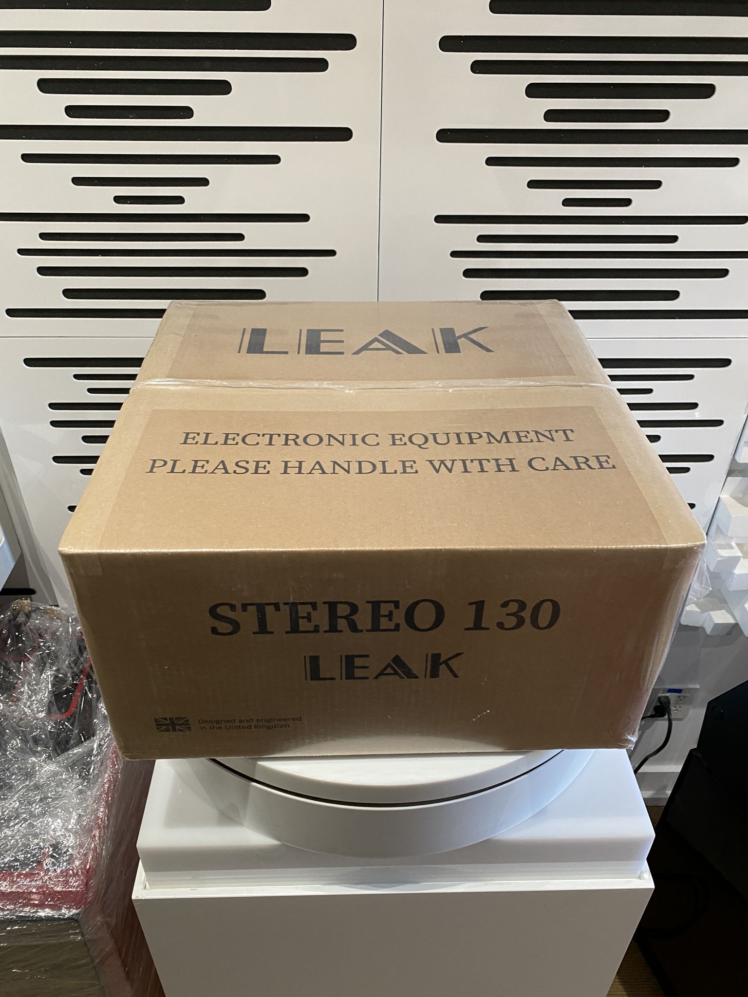 LEAK STEREO 130 INTEGRATED AMPLIFIER IN WALNUT 4