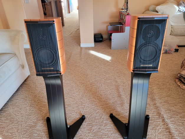 Sonus Faber Cremona Auditor M speakers with stands