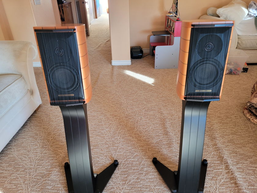 Sonus Faber Cremona Auditor M speakers with stands