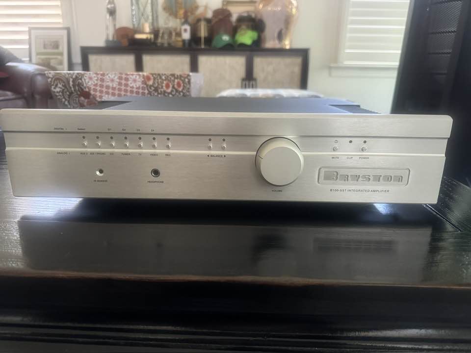 Bryston  B100-SST Integrated Amplifier