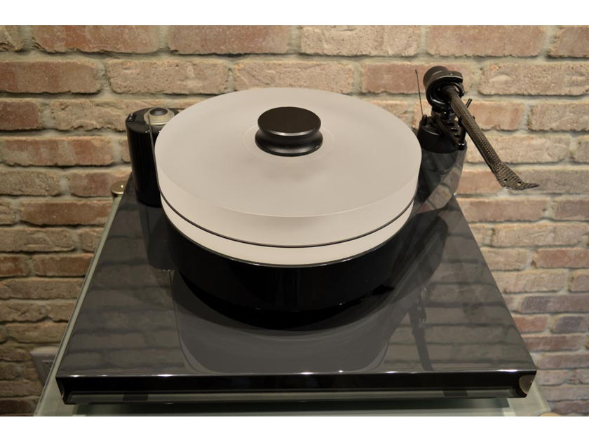 Pro-Ject RM 10 - RM Reference Turntable w/ 10" Carbon Fiber Tonearm
