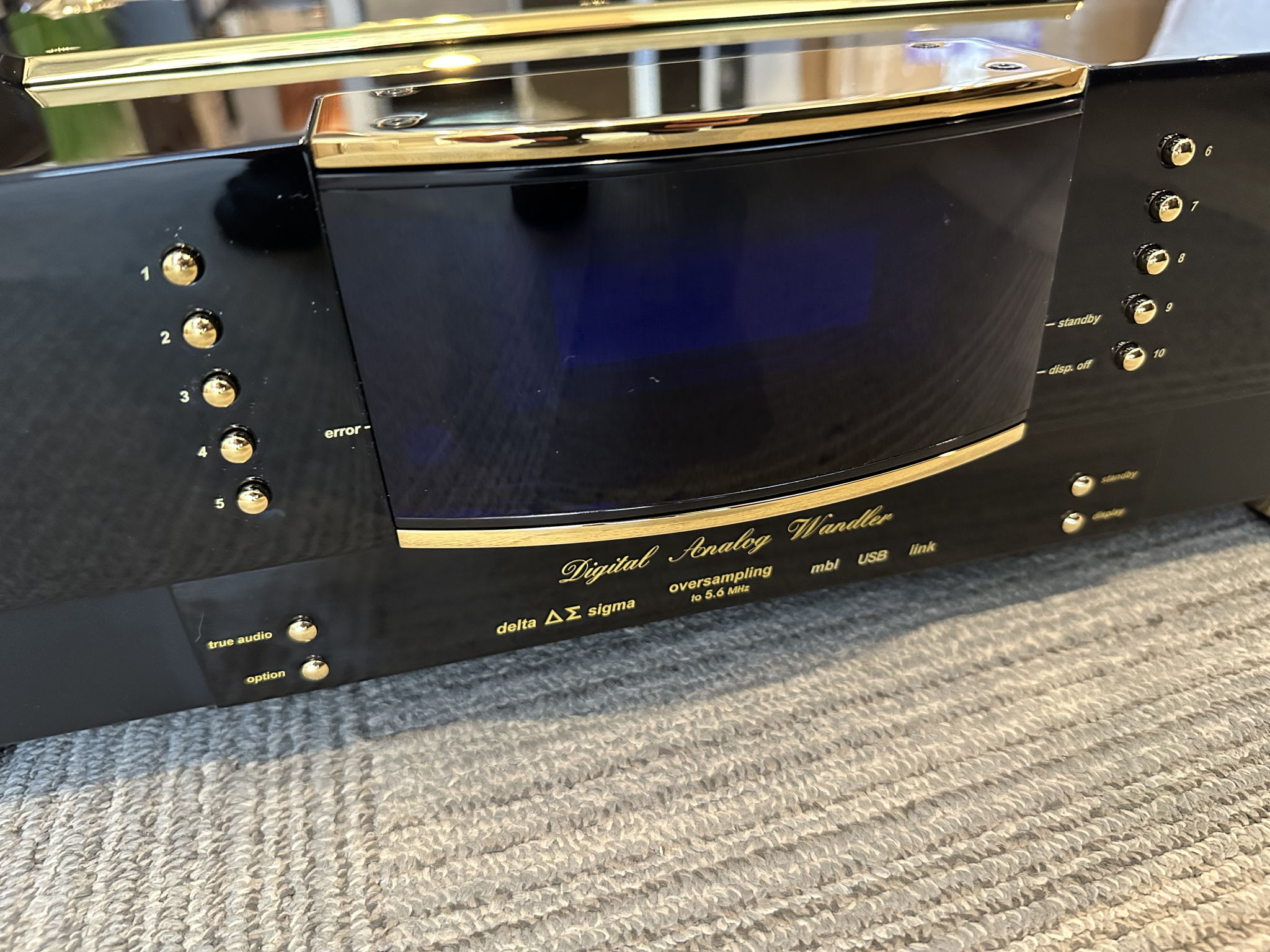 MBL 1611F Reference DAC (Black/Gold) 3