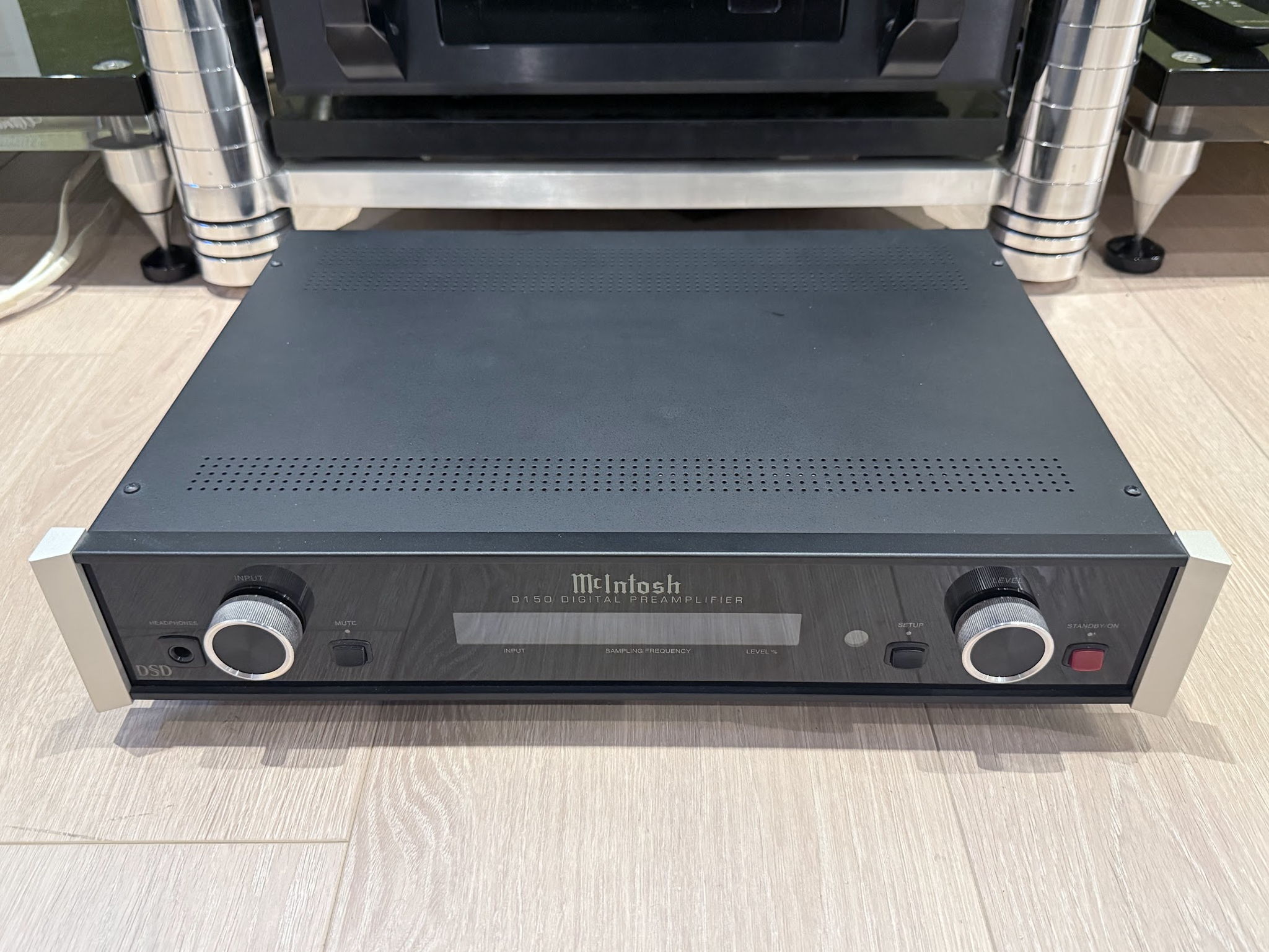 McIntosh D150 Digital Preamplifier w Box & Remote EXCEL... 2