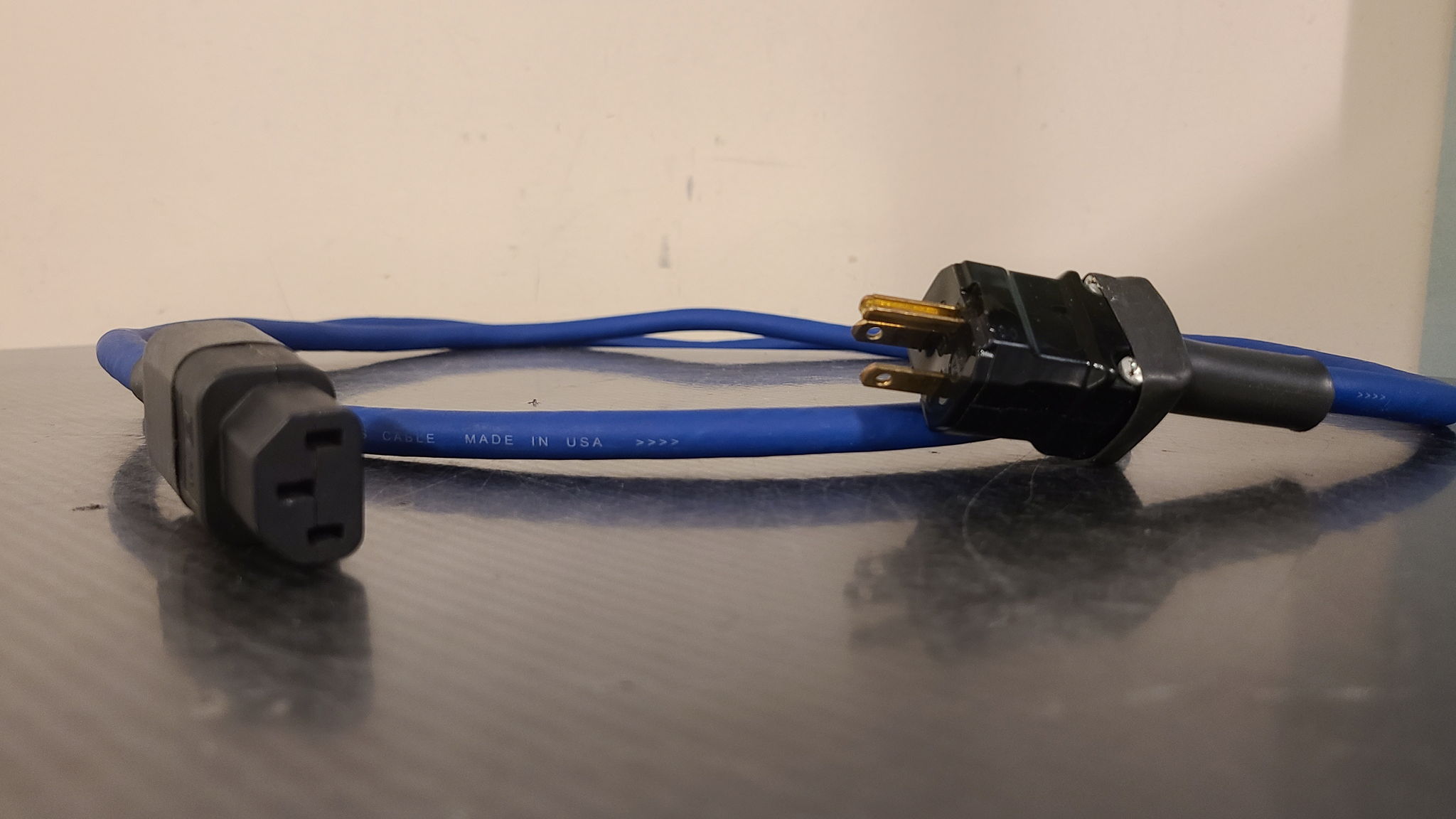 Straight Wire Blue Thunder Power Cable. 2 Meters. 4