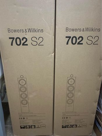 B&W (Bowers & Wilkins) 702 S2’s + matching HTM71S2 cent...