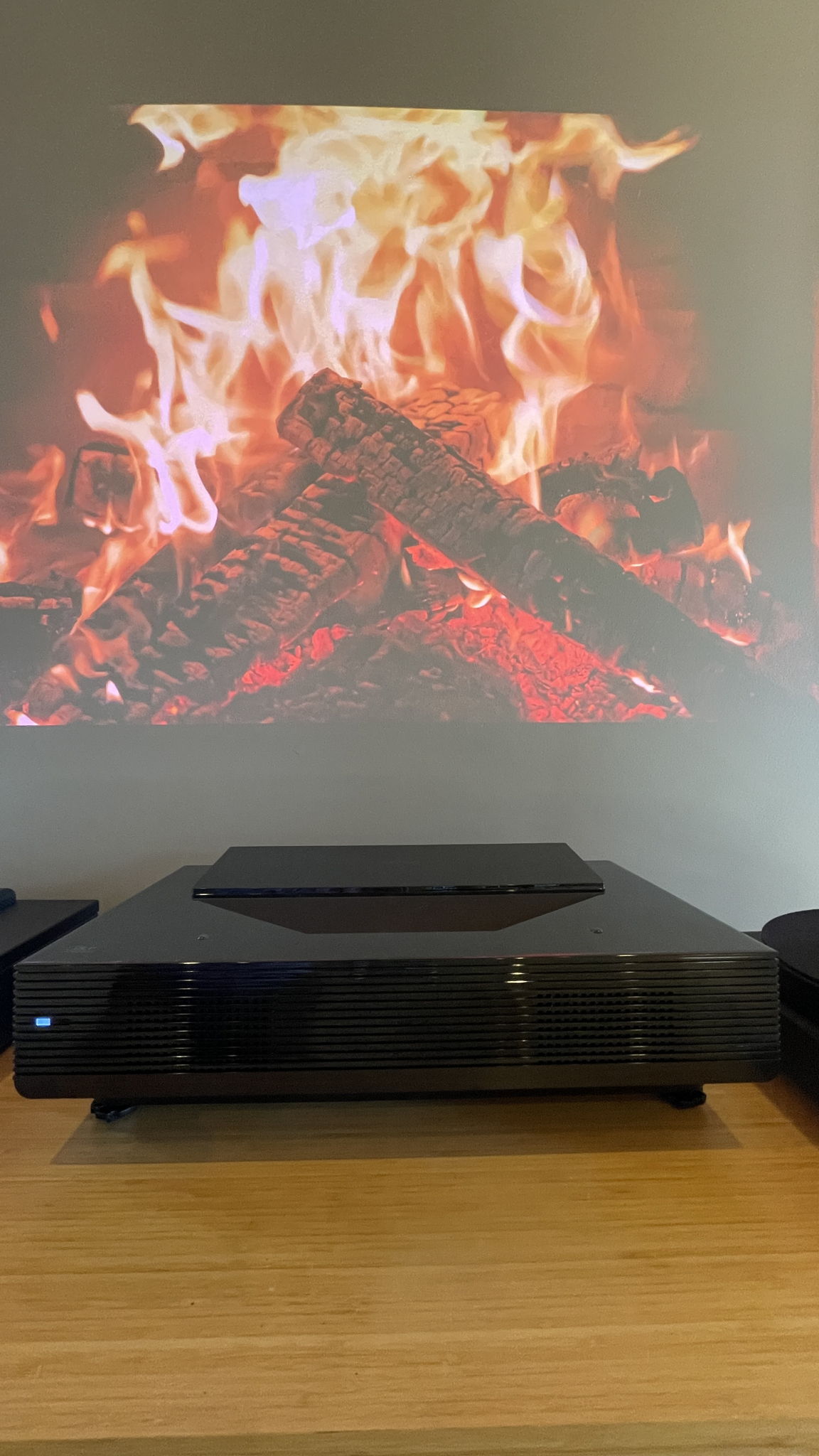 SIM2 DTV S HDR, Ultra Short Throw Projector