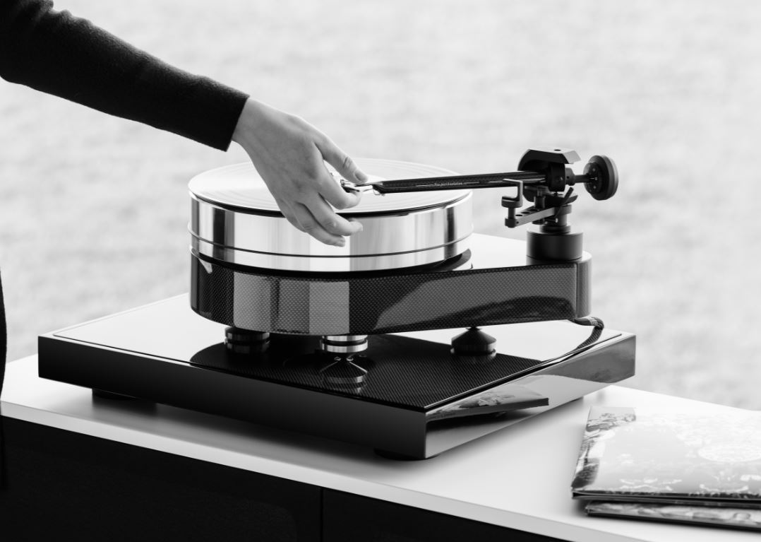 Pro-Ject RPM-10 Carbon with Sumiko Starling MC Cartridge 8