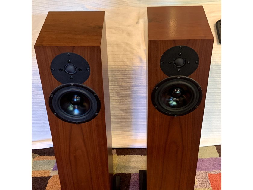 Kudos X2 Excellent condition - Awesome match for Naim, Rega, NAD.