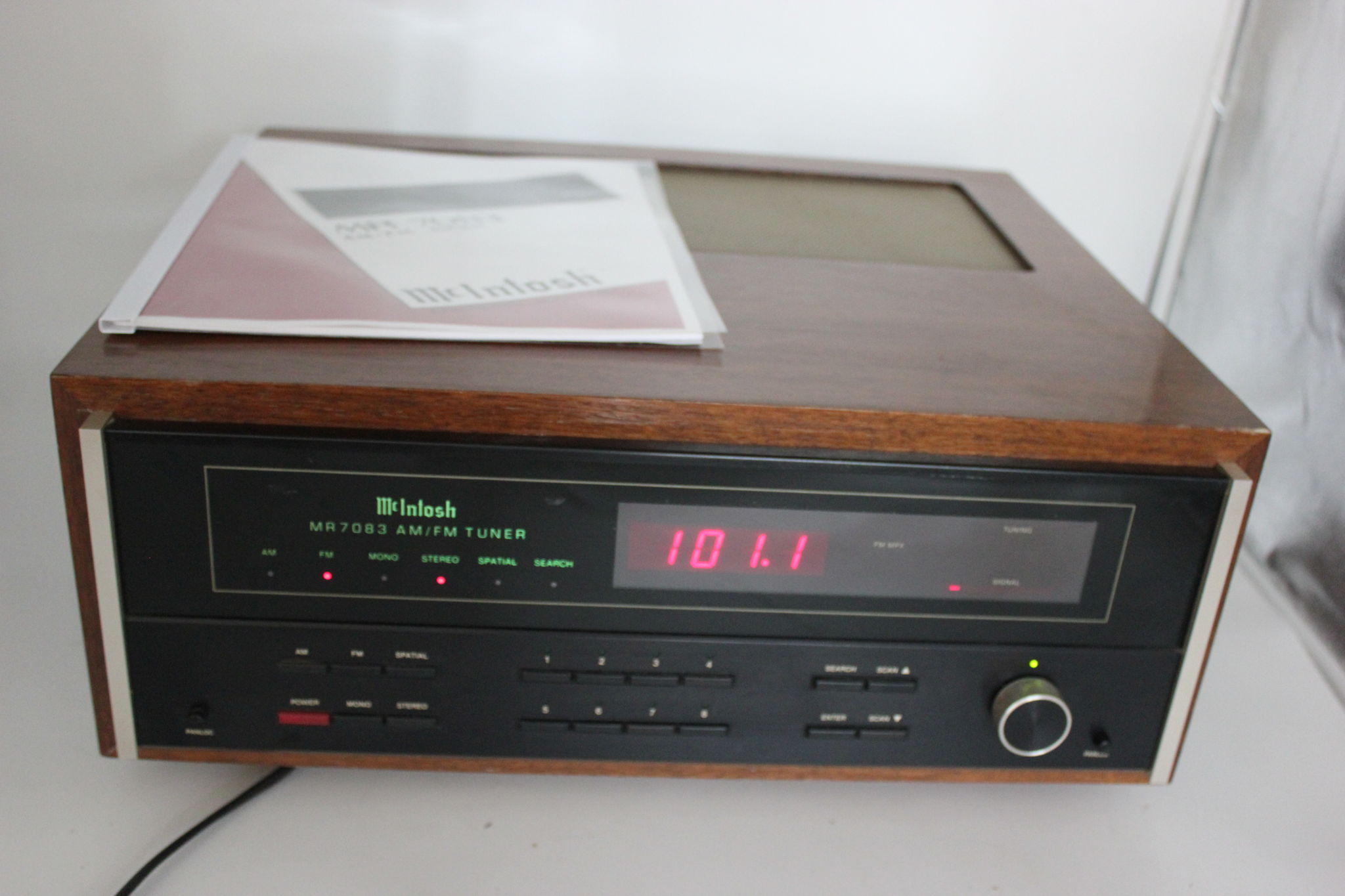 McIntosh MR7083 AM/FM Digital Tuner in Cabinet - Excellent 8